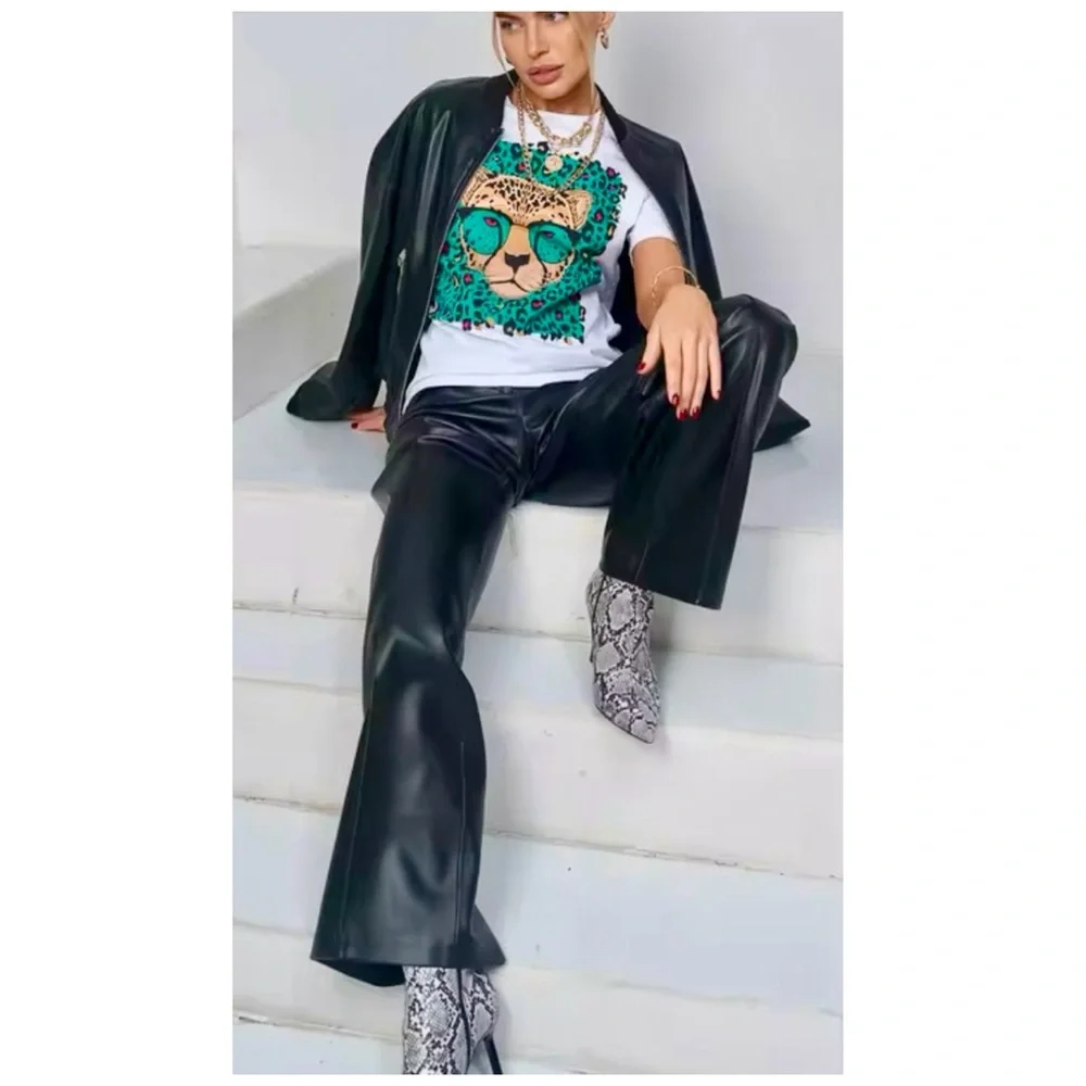 Leopard Print Graphic Tee - Picture 4 of 13